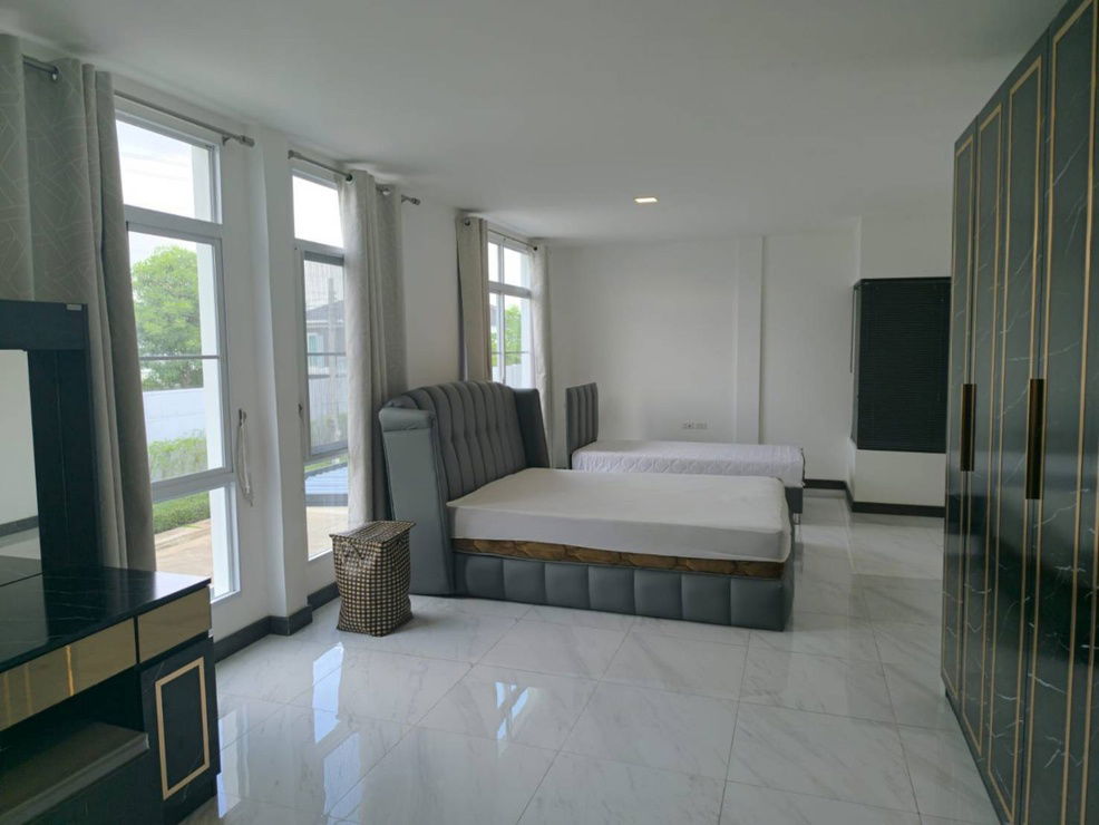 รูป 🔥🏡□■Townhome 4 Plots in Bangna 5 BR  63 sq.w 300 sqm. fully furnished with the best price for Rental■□ - รูปที่ 7/12