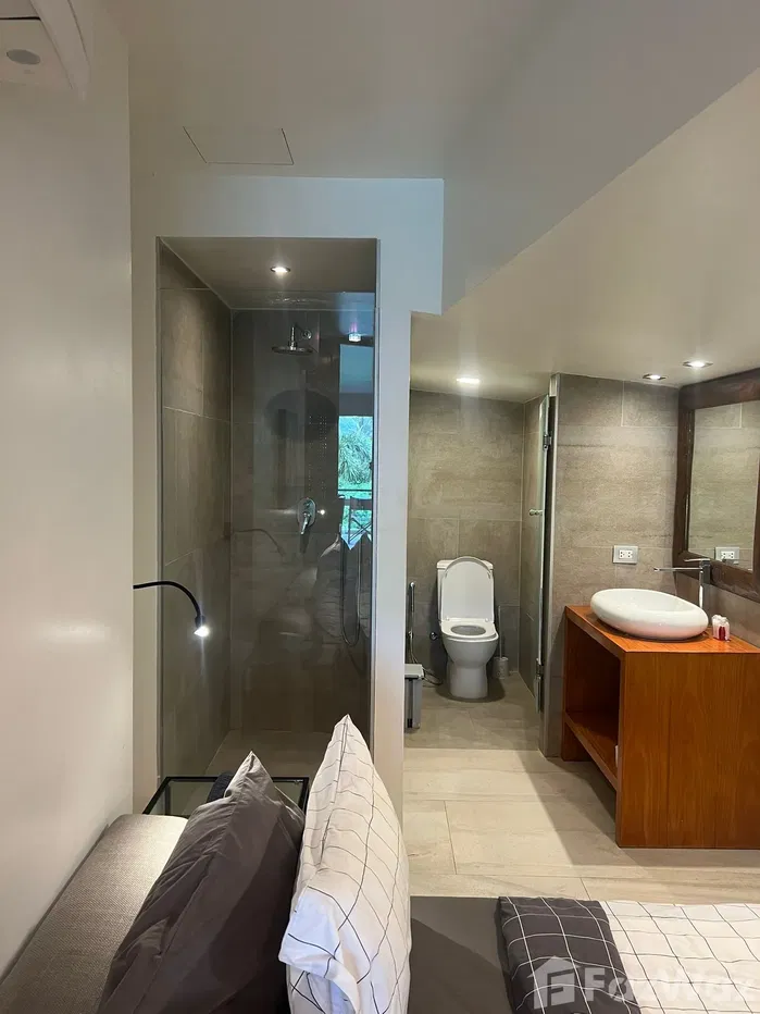 picture Large 2 Bedroom Condo for sale - 12/21