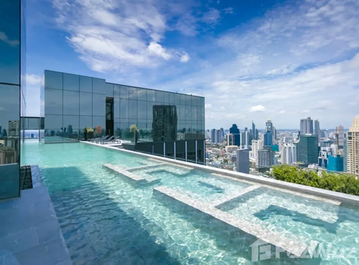 picture Luxury Condo in Prime CBD location in Bangkok - 11/11