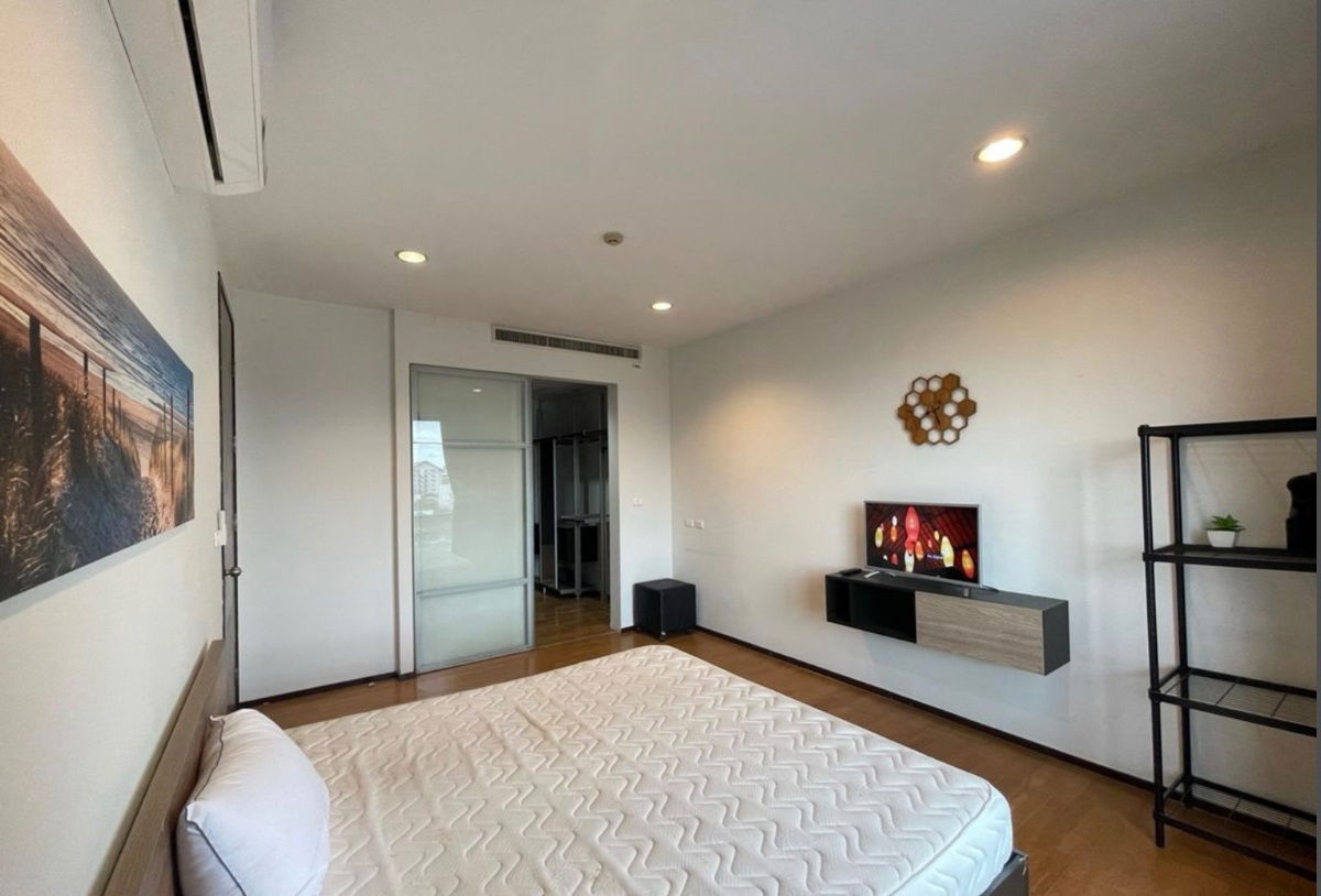 picture For rent: Amanta Ratchada, large room, beautiful, fully furnished, near MRT Thailand Cultural Center. Interested? Add me on Line @841qqlnr - 8/15