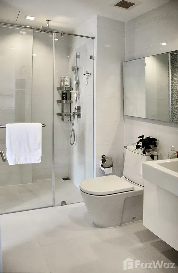 picture Mordern high floor unit priced to sell - 11/11