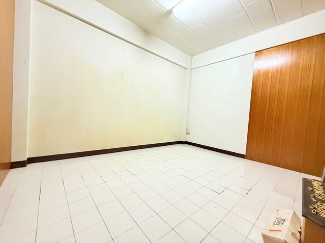 รูป ขายตึกแถว 4ชั้นครึ่ง 34ตรว.โครงสร้างดีเกินมาตรฐาน ติดถนนบางกรวย-ไทรน้อย ใกล้วัดชลอ 200เมตร  - รูปที่ 9/14