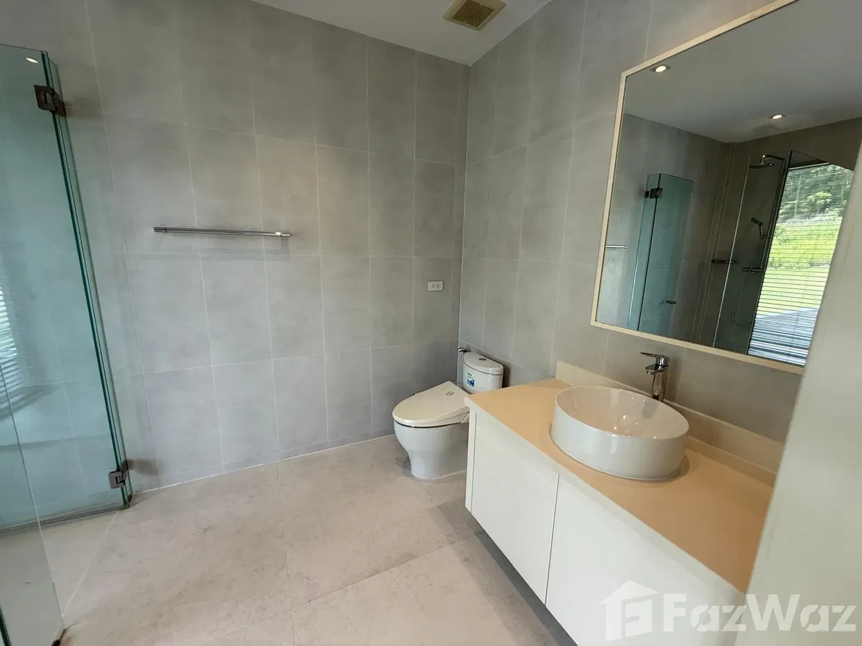picture Exceptional 4-Storey Villa at Black Mountain Golf Resort - 27/83