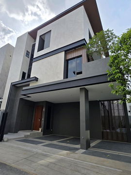 For Rent: 3-Storey Detached Private Pool Villa, Super Luxury Level, in the Liab Duan–Ramintra Area.