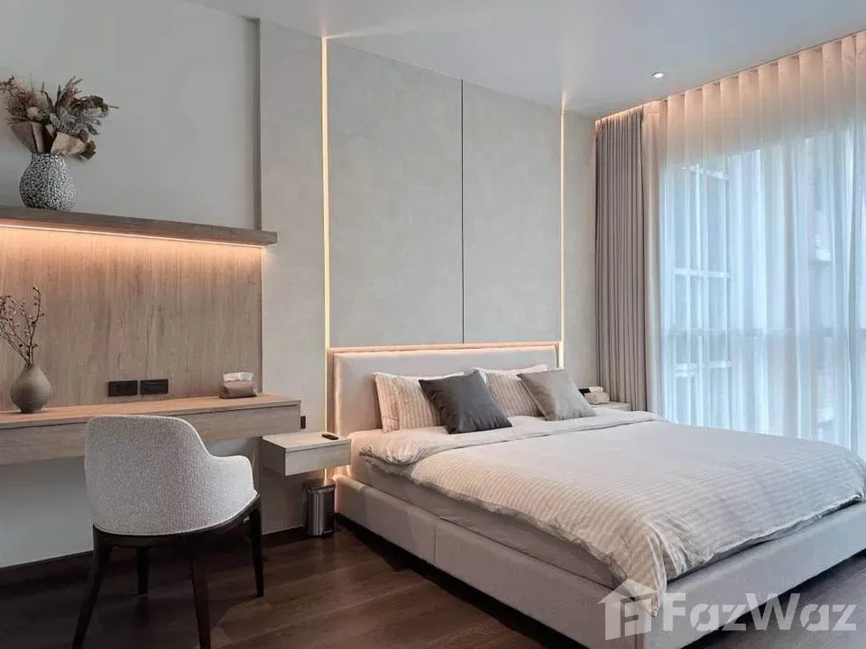 picture Big 1 Bed, 1 bath - 4/12