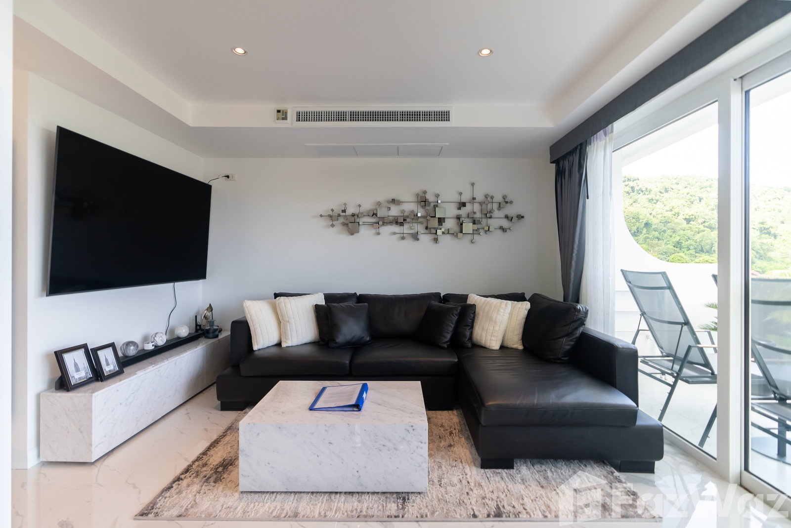 78 SqM Kata Ocean View Condo for Rent & Sale in Karon, Phuket 1135932