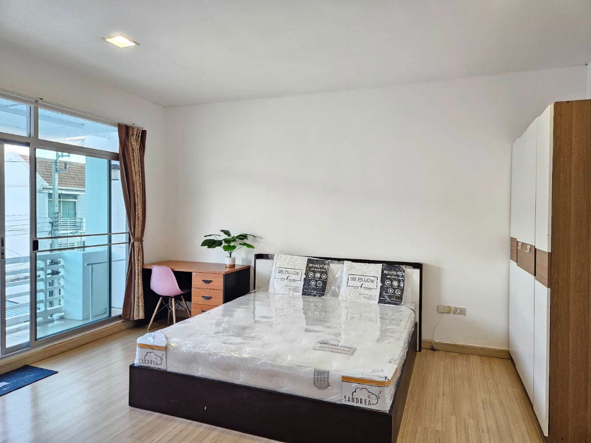 รูป Townhome  3 ชั้น เช่า เดินทางง่าย 4 เส้นทางหลัก กรุงเทพกรีฑา/พระราม 9/ศรีนครินทร์/รามคำแหง - รูปที่ 5/21