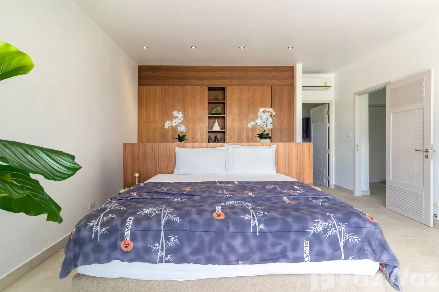 picture Stunning beachfront penthouse with a private pool and 3 bed - 28/35