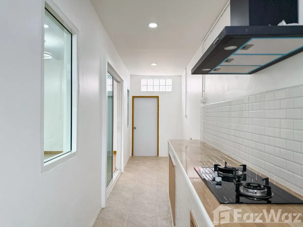 picture Newly Renovated House - 11/20