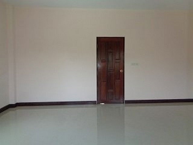 picture FOR SALE  TOWNHOUSE PROPERTY  2168000 BAHT. - 2/8