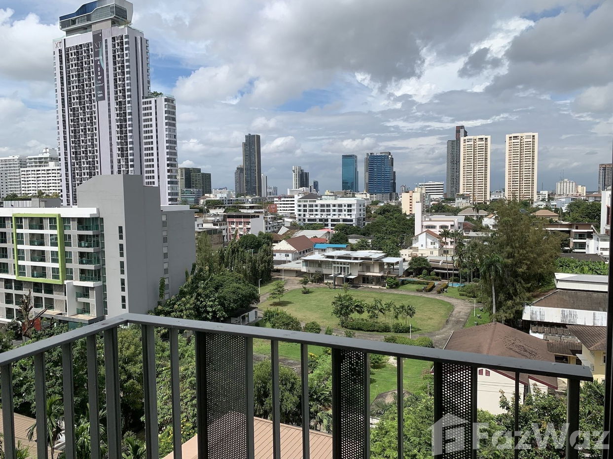 picture A Luxurious Piece of Comfort: Get Ready to Splurge on this Prime Condo! - 1/6