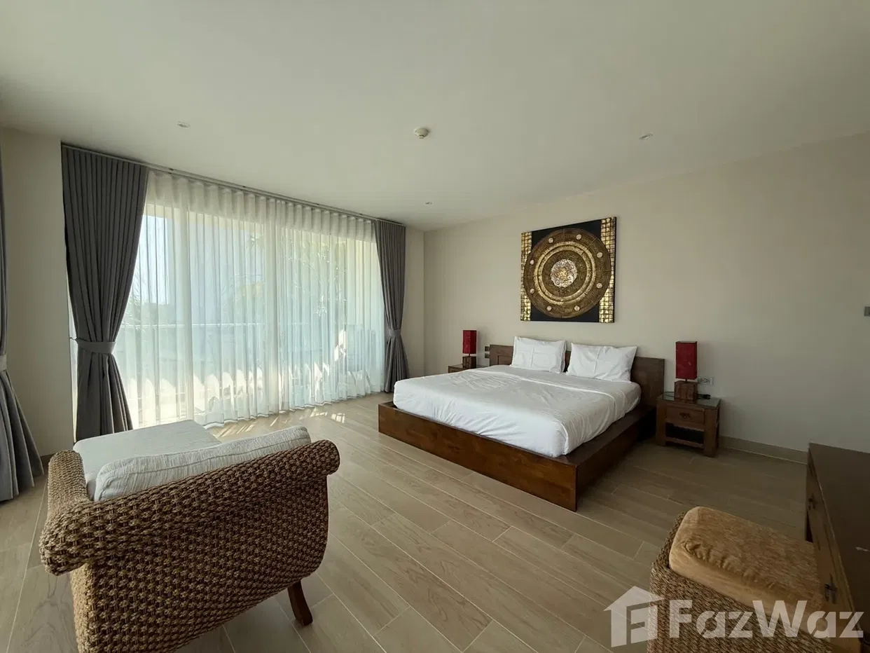 picture Newly Renovate 3 bedroom Condo at The Breeze - 18/39