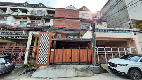 Urgent sale: Townhouse in Warathornville Village, Phatthanakan 44