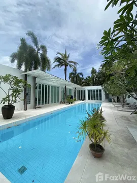 4-Bedroom Oasis Pool Villa in Koh Kaew