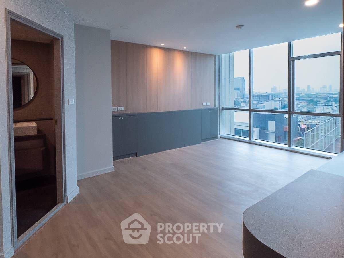 picture 2-BR Condo at Sarin Place Condominium near BTS Ratchayothin (ID 1207044) - 2/10