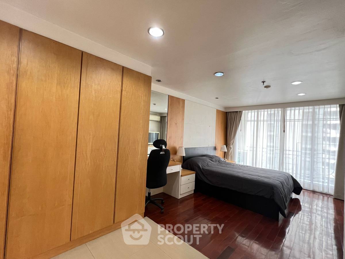 picture 2-BR Condo at Asoke Place near MRT Sukhumvit (ID 1529378) - 3/10