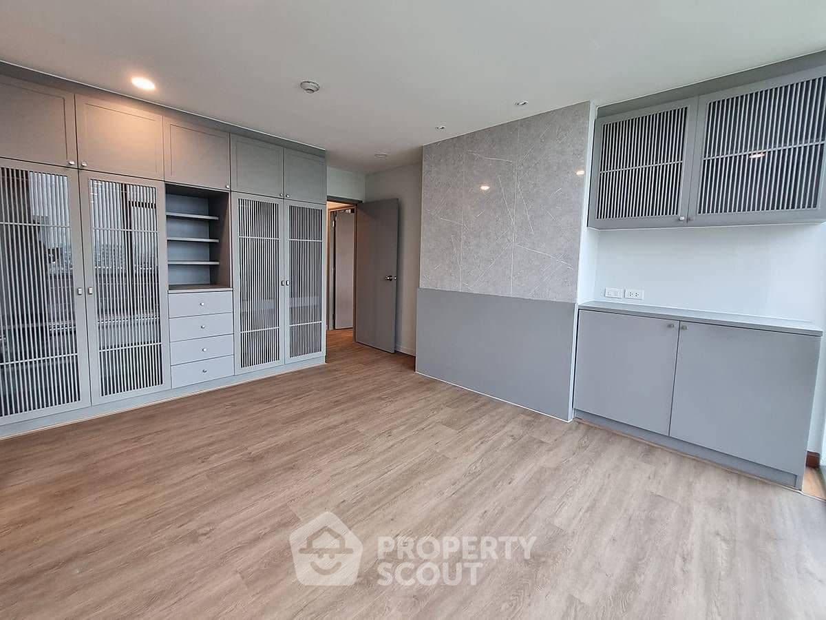 picture 2-BR Condo at Sarin Place Condominium near BTS Ratchayothin (ID 1207044) - 1/10