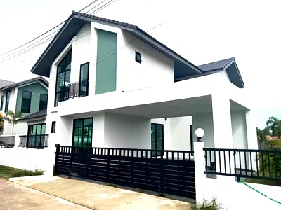 Houses for sale Nong Prue, Chonburi : Luxurious 4-Bedroom Villa with Private Pool for Sale