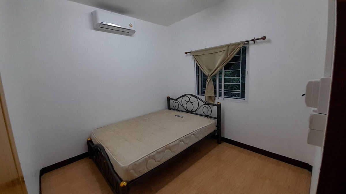 รูป บ้านว่างสร้างใหม่เพิ่งเสร็จให้เช่าทั้งหลัง     พิกัดบ้านหนองบัวใหญ่อยู่หลังรั้วค่ายกฤษ   หลังสนามบิน  ฝั่งตรงข้ามโรบินสัน      สนใจติดต่อ 085-836-5157  - รูปที่ 5/10