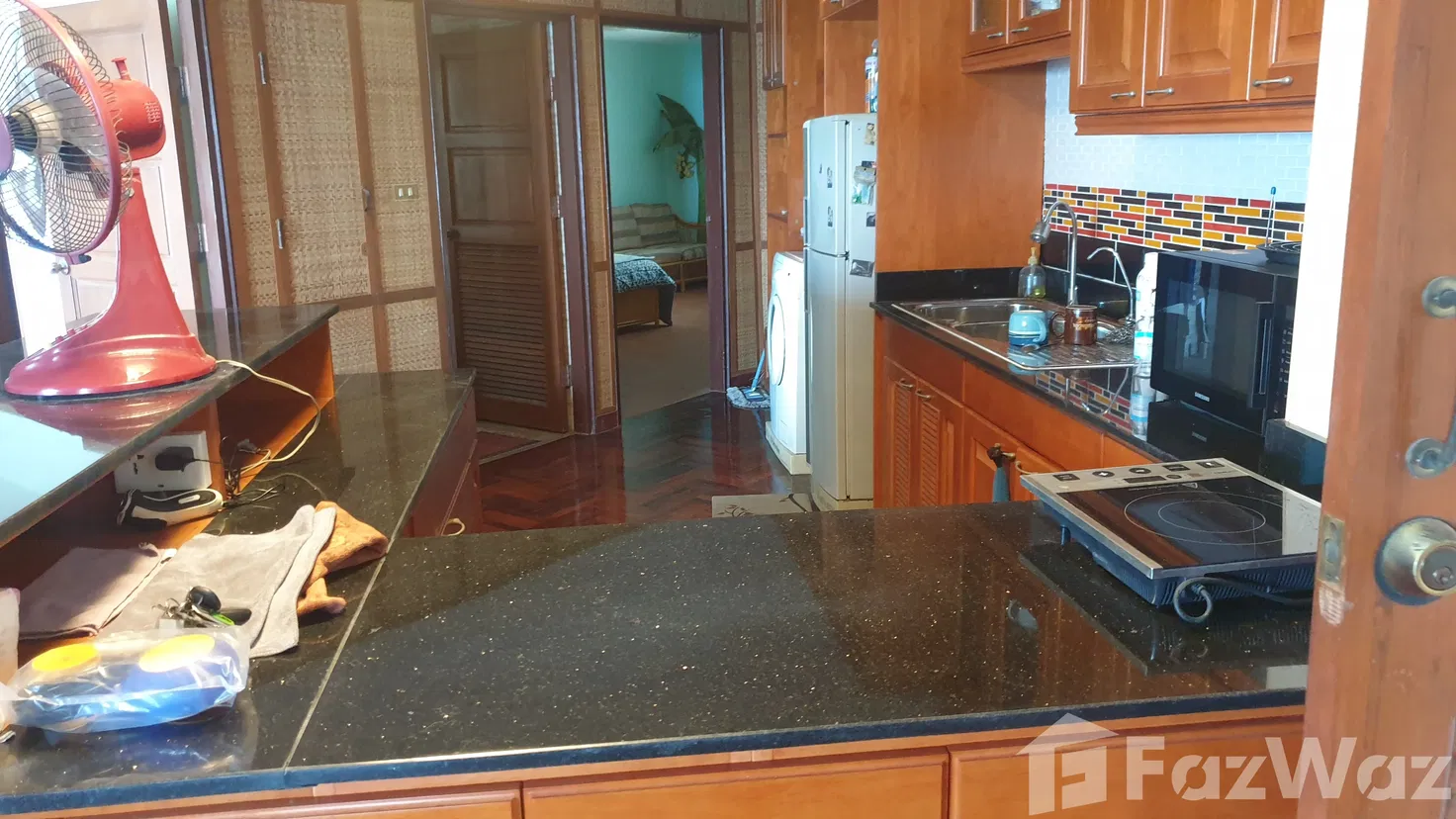 picture Spacious beachfront condo for sale - 8/12