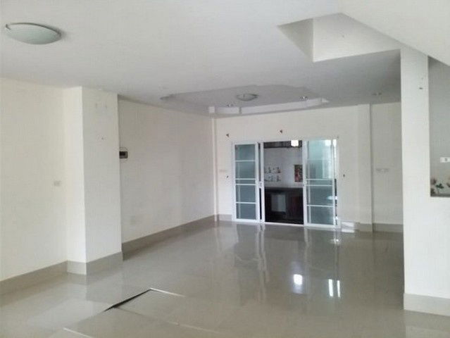 picture FOR SALE  TOWNHOUSE PROPERTY  1700000 BAHT. - 5/8