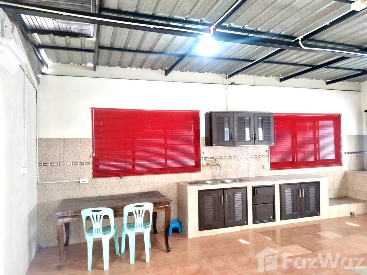 picture Peaceful House with a Stylish New Kitchen - 15/18
