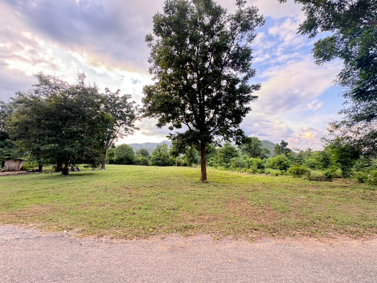 รูป Vายที่ดินทำเลดี ต.ช่องสะเดา กาญจนบุรี  เนื้อที่ 2 ไร่ (เอกสาร นส.4 จ.)🏞️ - รูปที่ 4/7