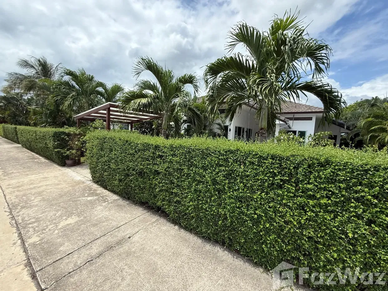 picture Charming 3-Bedroom Villa with Open Views - 4/32