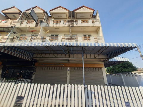 For Rent 2-Unit Commercial Building with 14 Rooms, Near Bangsaen and Burapha University