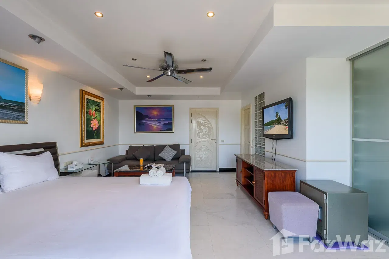picture Stunning seaview townhouse with shared pool and garden. - 14/30