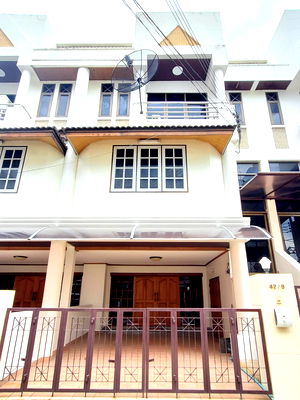 Home office for rent BTS Phaholyothin 24 : Home Office Near Major Cineplex Ratchayotin 