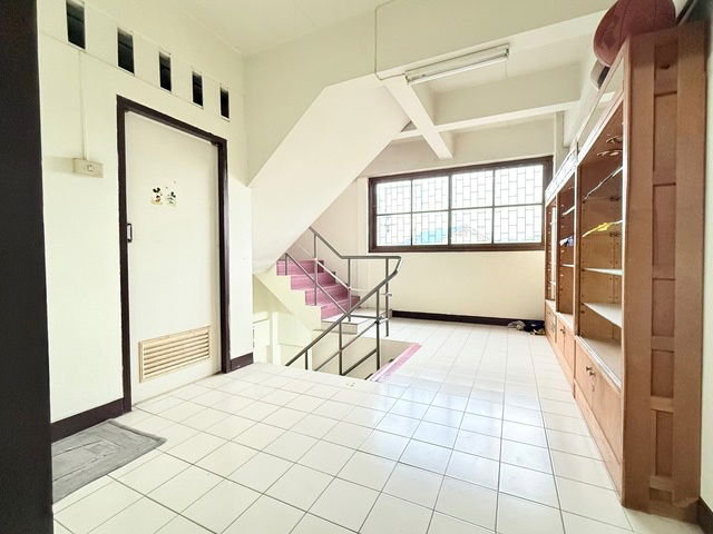 รูป ขายตึกแถว 4ชั้นครึ่ง 34ตรว.โครงสร้างดีเกินมาตรฐาน ติดถนนบางกรวย-ไทรน้อย ใกล้วัดชลอ 200เมตร  - รูปที่ 6/14