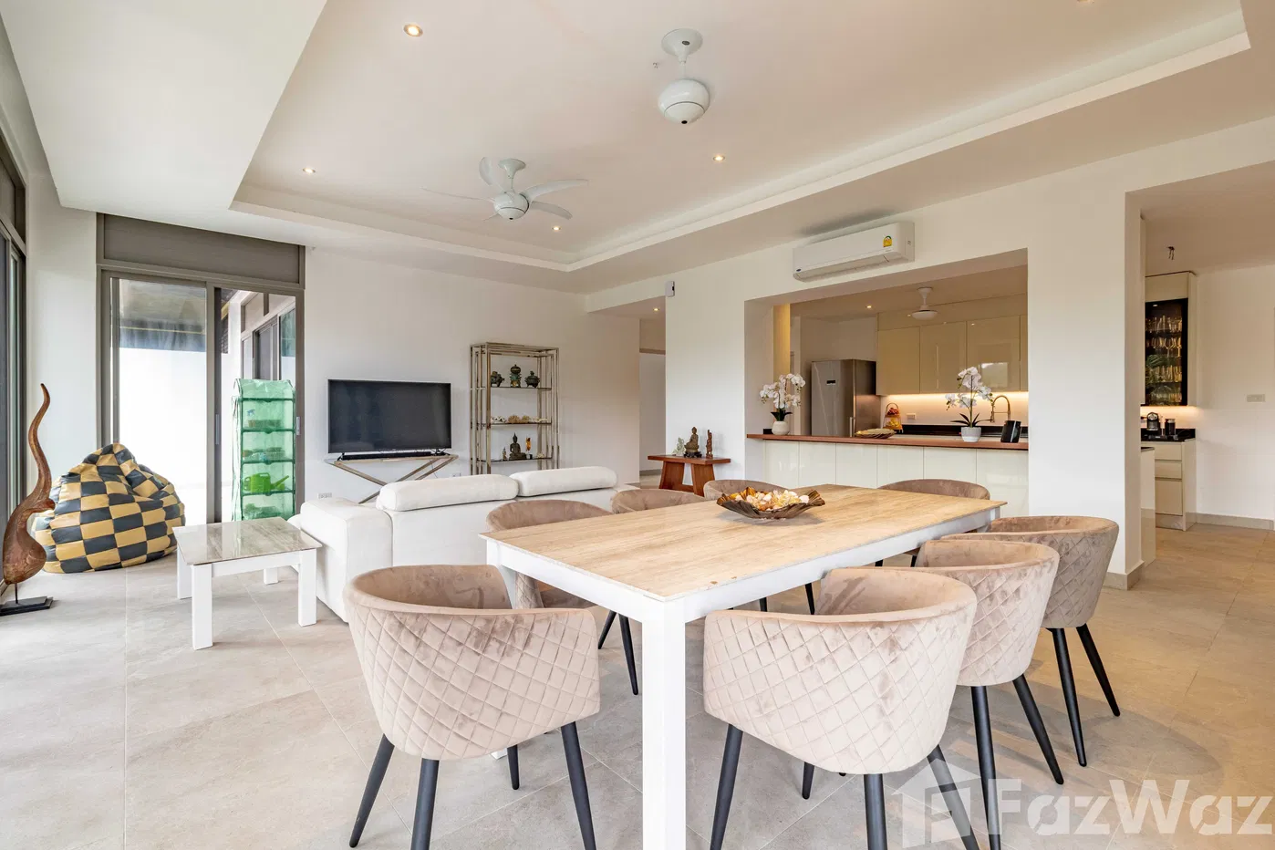 picture Stunning beachfront penthouse with a private pool and 3 bed - 12/35