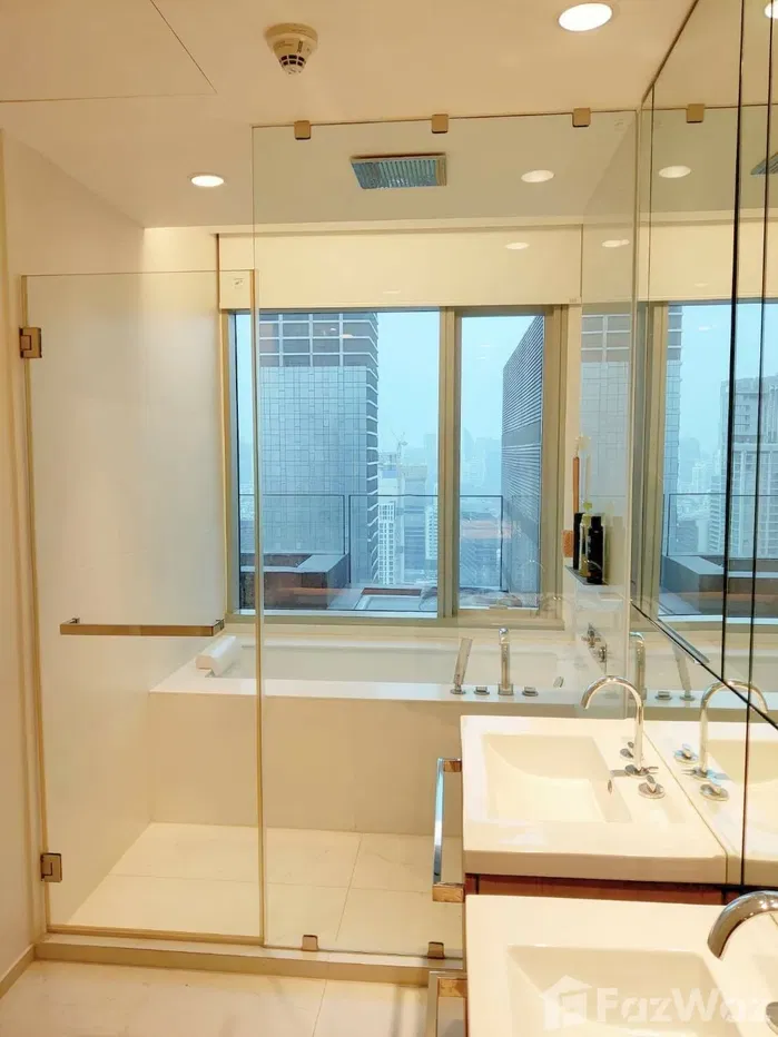 picture 185 Rajadamri It is near Skytrain Rajadamri station 350 mete - 4/10
