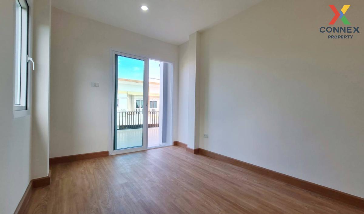 picture For Sale Townhouse/Townhome  , Park Village 4 Sarasas - Ratchapruek , corner unit , newly renovated , Khlong Phra Udom , Lat Lum Kaeo , Pathum Thani , CX-127993 ✅ Live chat with us ADD LINE @connexproperty ✅  - 10/12
