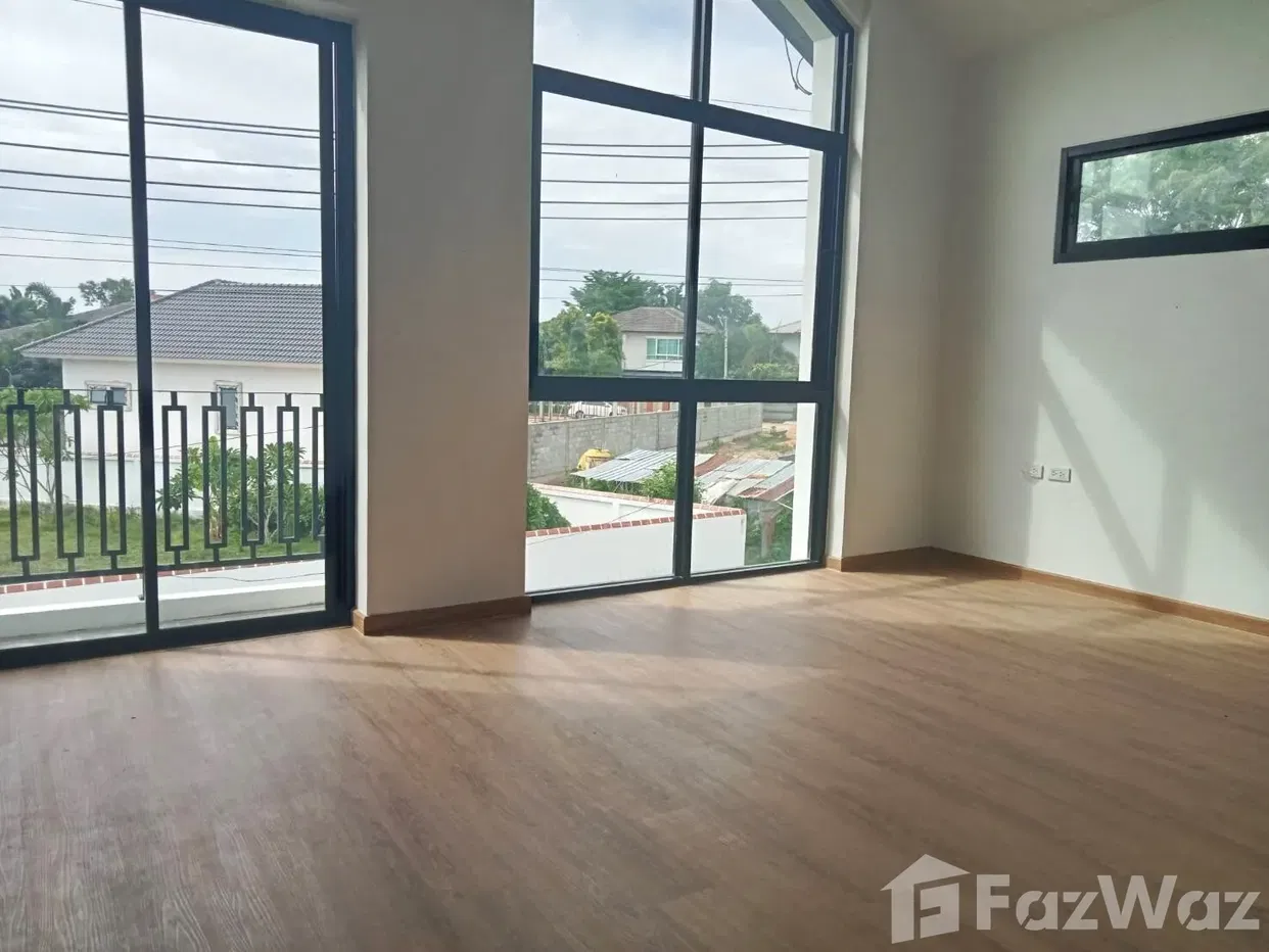 picture Luxurious 4-Bedroom Villa with Private Pool for Sale - 16/20