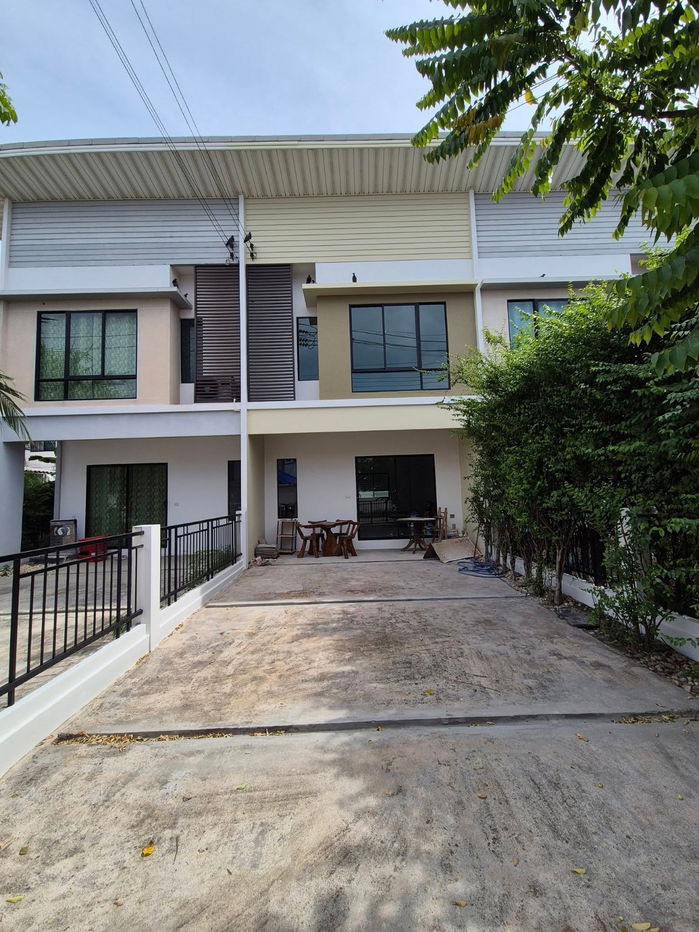 picture Urgent sale: Townhouse in Modi Villa Bangbuathong project at a special price of 2,390,000 baht. - 1/3