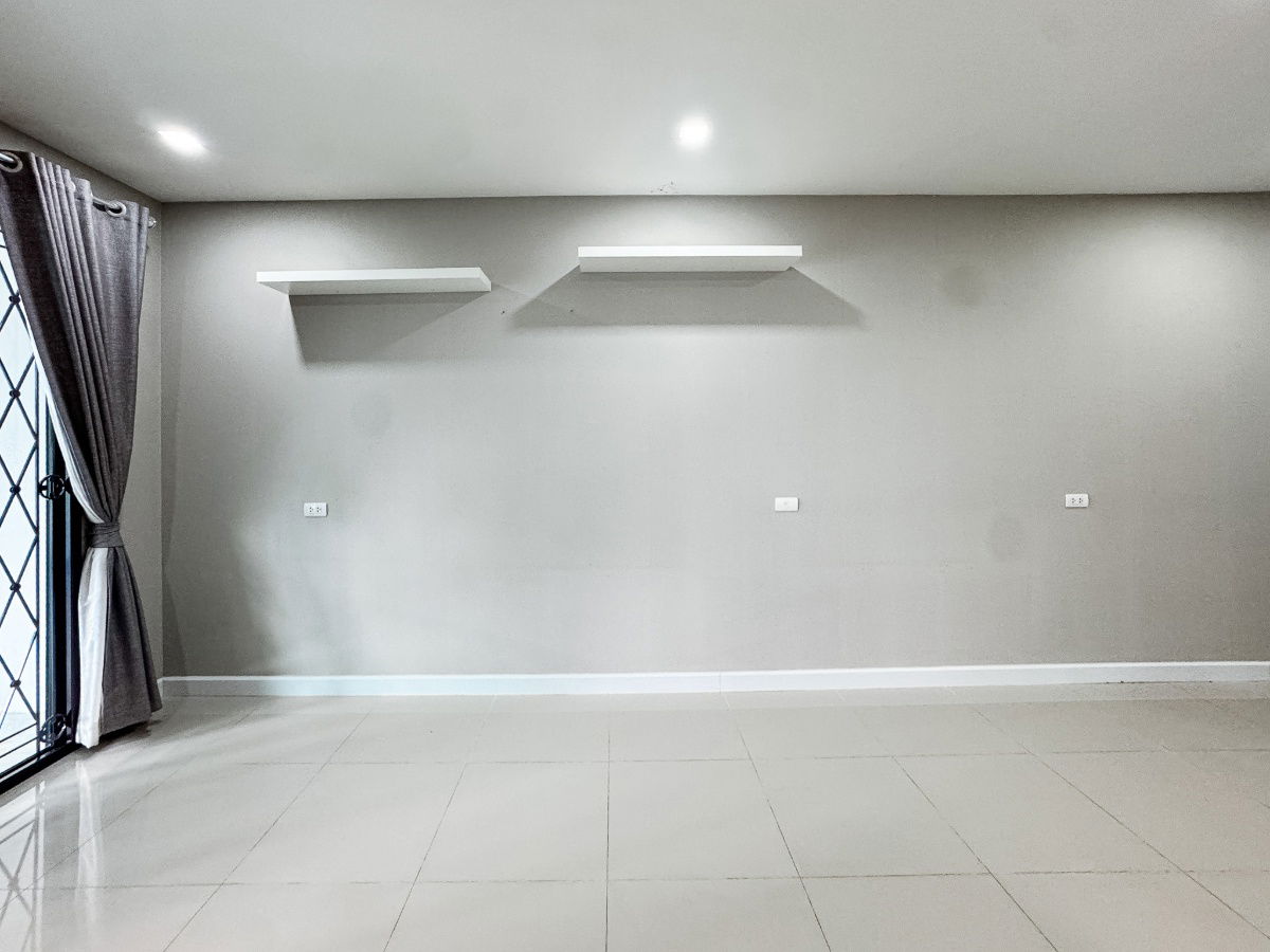 picture Patio Watcharapol-Ramintra Townhome (19.3 sq wah) 4 bedrooms, 3 bathrooms, near Watcharapol Intersection - 11/36