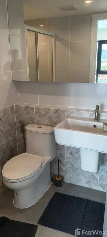 picture Fully furnished top floor condo with great city view - 9/10