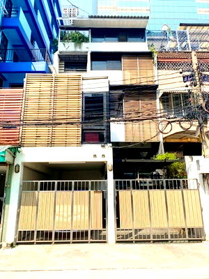 Townhouses for rent Sathon Road : Can be used as an Airbnb. king power mahanakhon BTS Chong Nonsi 250m. For rent 4-story townhou