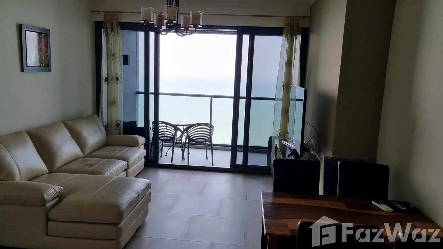 picture One Bedroom Condo in Pattaya with direct beach access - 1/9
