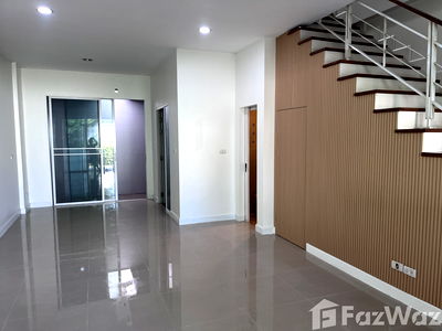Townhouses for rent Thonburi Commercial College : 2 Bedroom Townhouse for rent at Baan Klang Muang Sathorn-Taksin 2