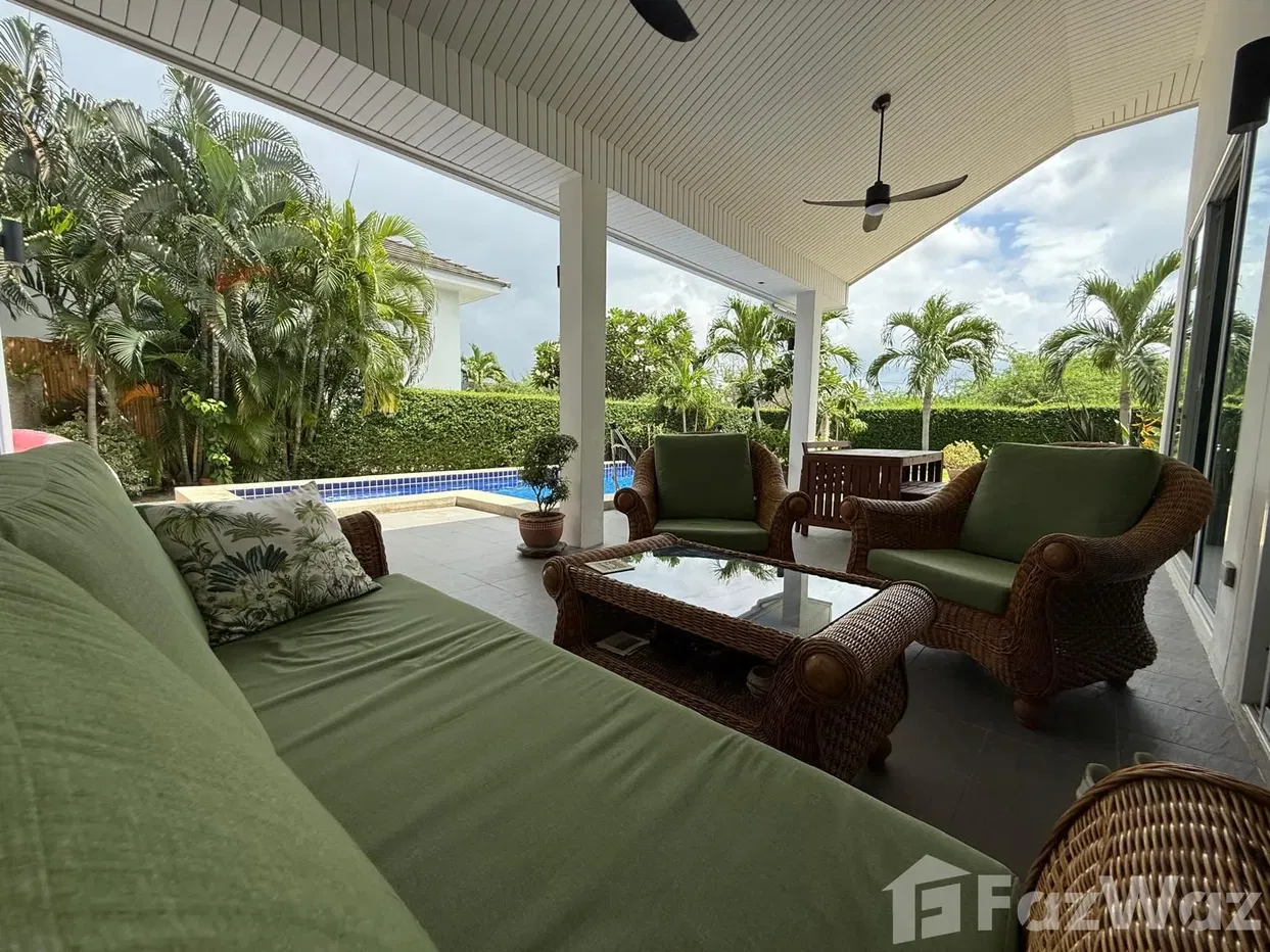 picture Charming 3-Bedroom Villa with Open Views - 13/32