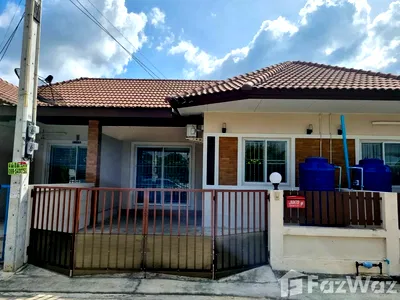 Townhouses for rent Bang Lamung Chonburi : 2 Bedroom Townhouse for rent at Lapatrada Village 5