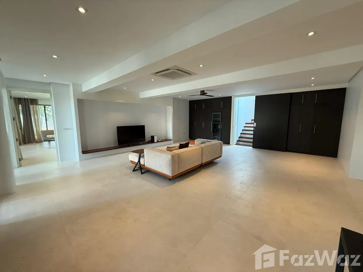 picture Exceptional 4-Storey Villa at Black Mountain Golf Resort - 51/83