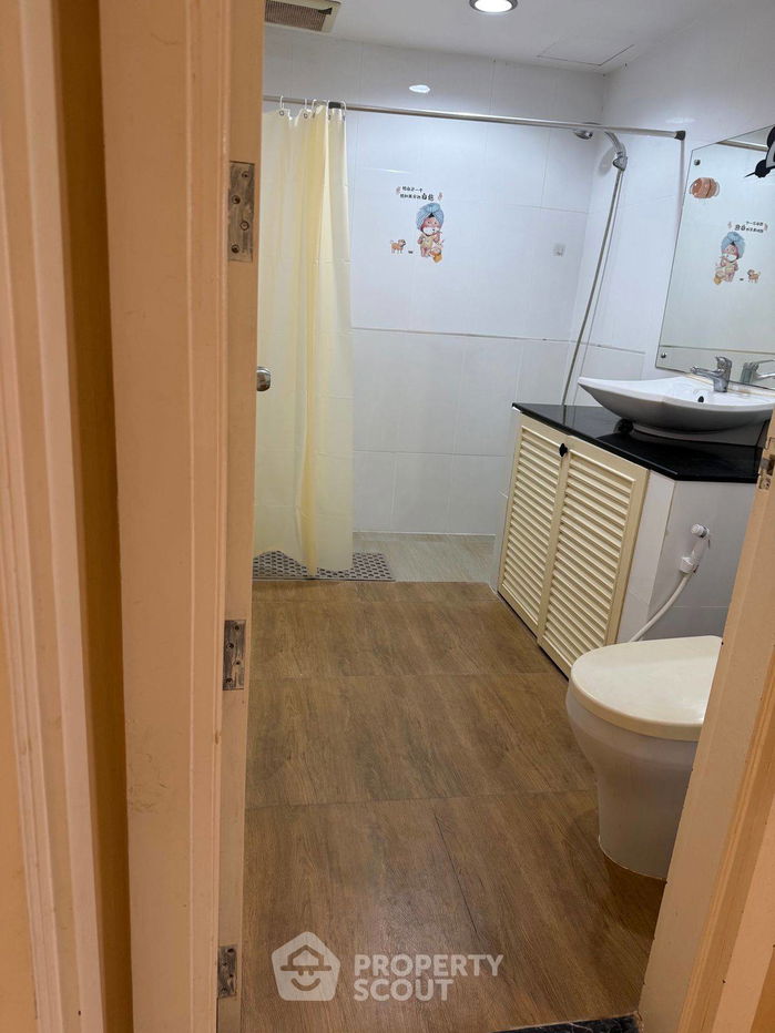picture 2-BR Condo at Supalai Place Sukhumvit 39 near BTS Phrom Phong (ID 2252057) - 17/19