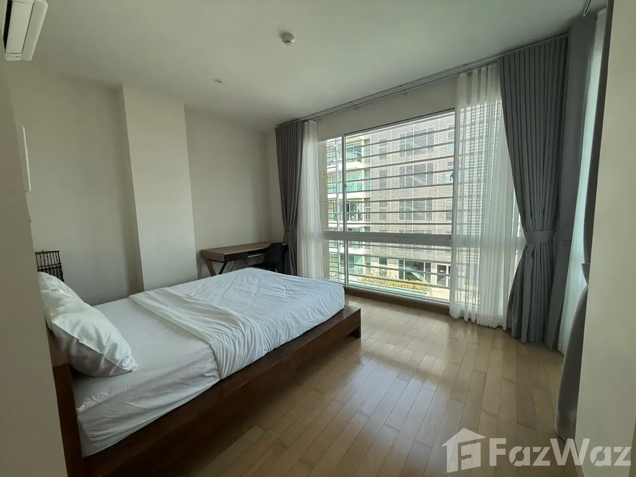 picture Newly Renovate 3 bedroom Condo at The Breeze - 28/39