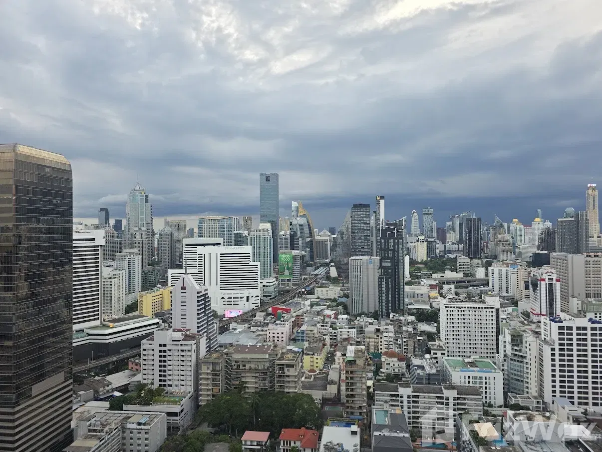 picture Sales of 93.5 sqm Bangkok Apartment Corner Unit on 37 Floors - 1/20