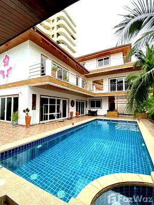 Houses for rent Pattaya : Private pool villa 5 bed room access to beachfront only 20m.
