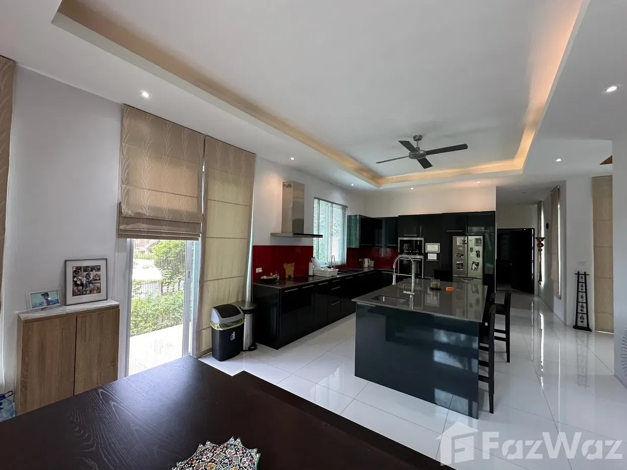 picture Red Mountain Luxury Villa,3 Beds with 1 Guesthouse For Sale - 3/31